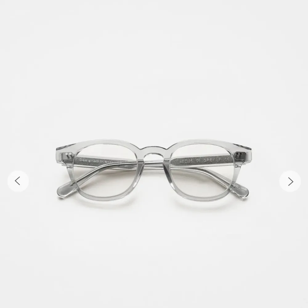 Splitternya glasögon från Chimi, modell 01 optic grey  De är perfekta om du vill sätta in optiska glas  Kommer med fodral och en påse för glasögonen  Ordinarie pris 1250kr . Accessoarer.