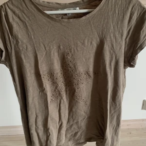 T-shirt❤️‍🔥 - Kommer inte till användning, köpare står för frakten❤️‍🔥