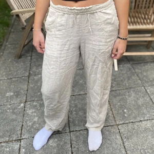 Linnebyxa🤍 - Chelsea🩷Beige linnebyxa 🩷 pris kan diskuteras🩷Endast använd typ 3 gånger 