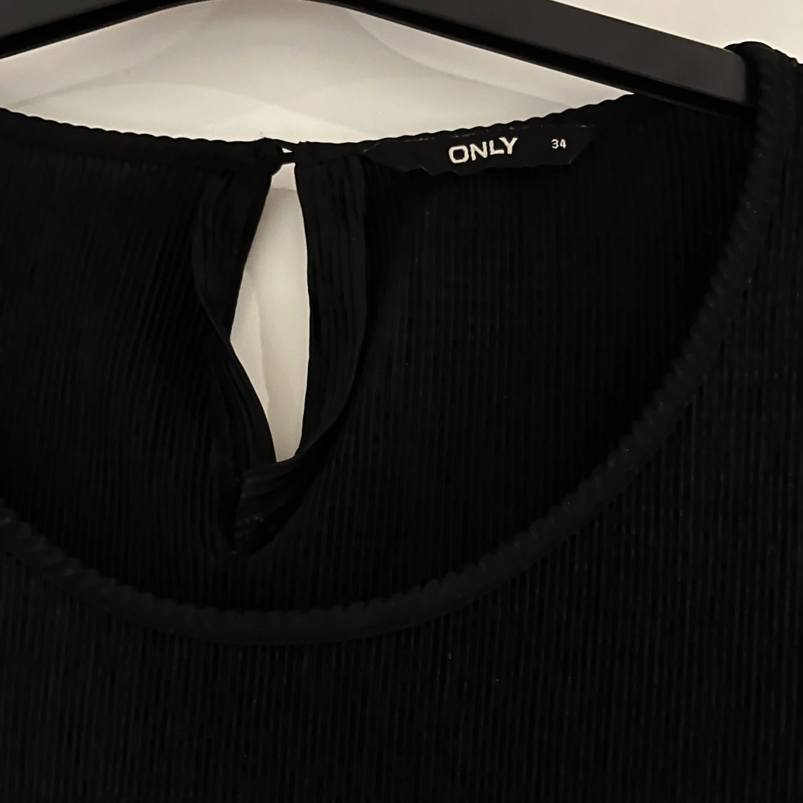 Festlig topp från Only  - 90