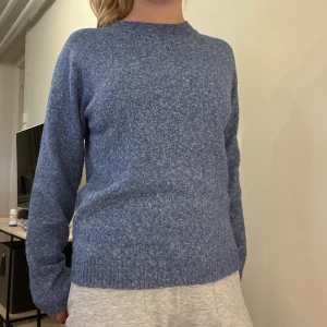 Stickad tröja - Jättefin veromoda tröja💙💙 lite nopprig men inget som syns!