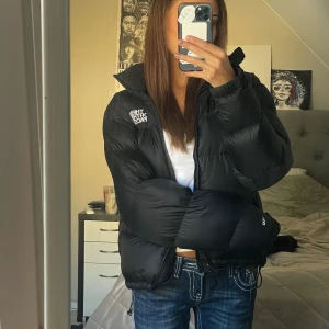 the north face 1996 puffer jacket - Använd 1 gång, passar för höst och vinter<3