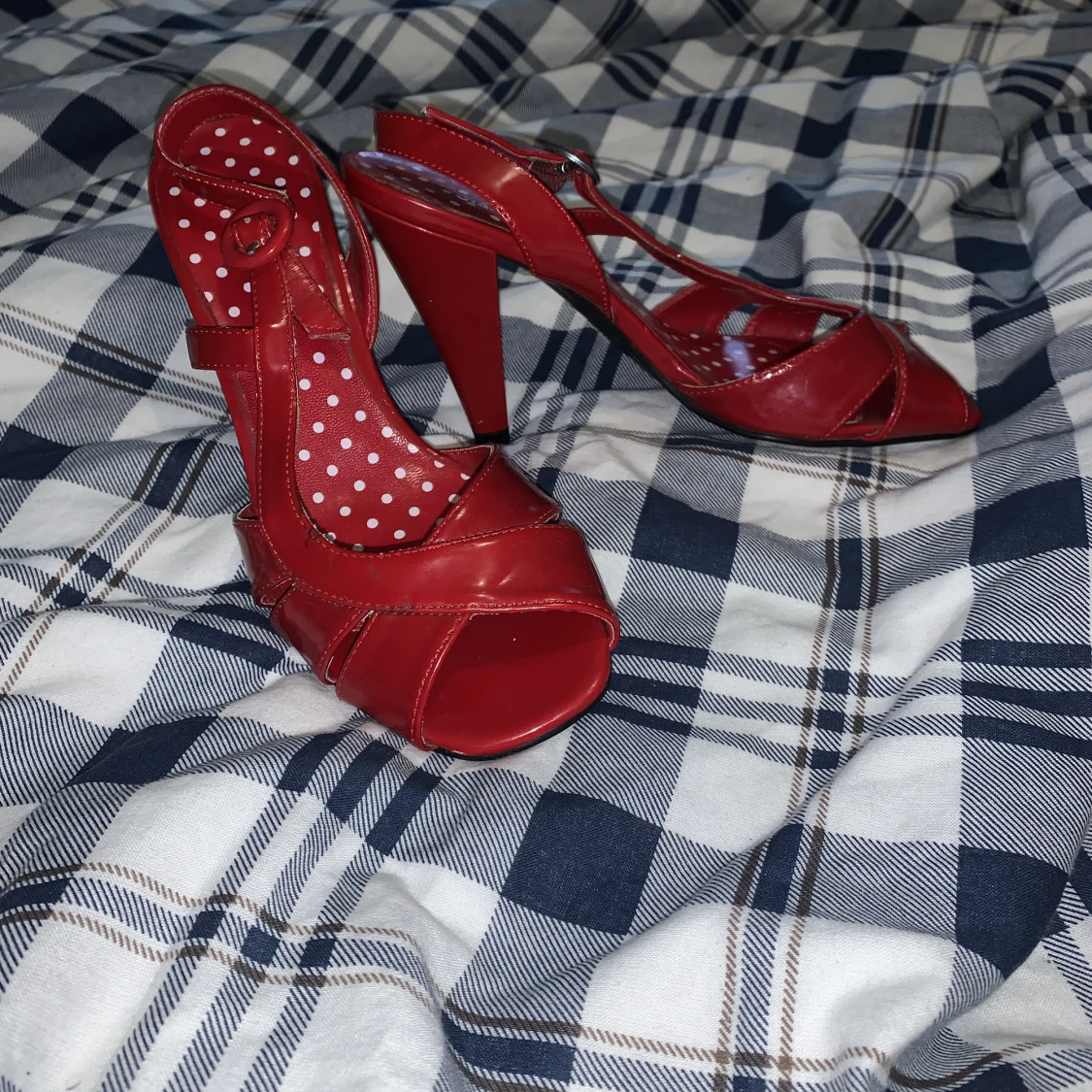 Röda skor. 