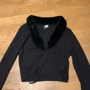 Topp - Jätte söt topp från divided i storlek M💗