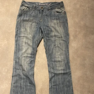 Jeans  - Säljer mina lågmidjade bootcut jeans. Storlek S