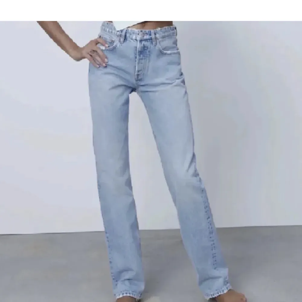 Zara jeans, lånade bilder har sprättat upp mina där nere så de är ca 3 cm längre 💕💕💕💕. Jeans & Byxor.