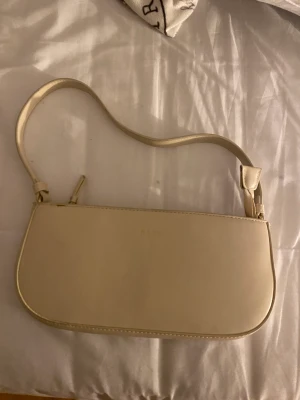 Beige handväska - Beige handväska som har inga skador.