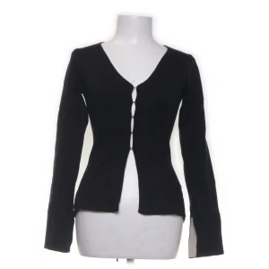 Kofta från zara - Jättefin kofta från zara i storlek S som tyvärr inte kommer till användning!💕använd gärna köp nu!