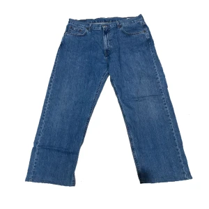 Baggy Jeans  - Blåa baggy jeans i storlek L men sitter mer som en M. De är uppsydda så be om mått om du blir osäker!💕