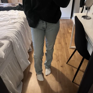 Jeans - Ljusblåa raka jeans från zara 