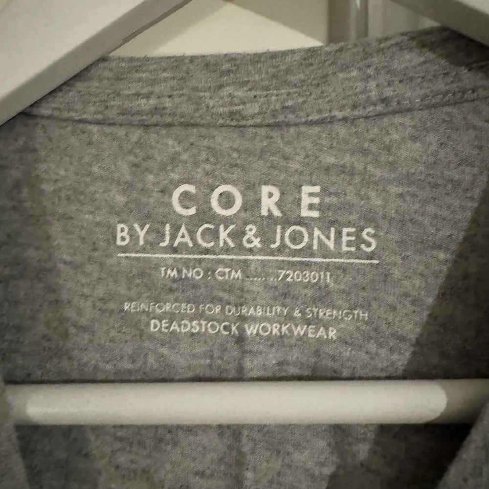 Jack & Jones T-shirt storlek M . T-shirts.