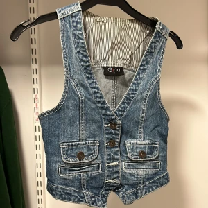 Topp - Ursnygg topp som inte kommer till användning! Köpt secondhand