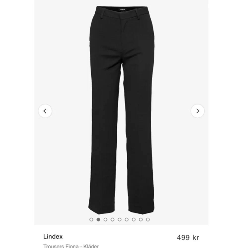 Svarta kostymbyxor ifrån Lindex i nyskick! Modell ”Fiona”. Säljer då dem inte kommer till användning. . Jeans & Byxor.