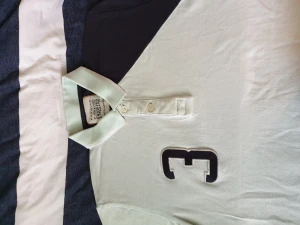 Piké tröja - En Jack & Jones piké tröja som nästan aldrig är använd och passar bra för barn