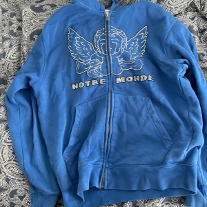 Notre monde - Jag köpte dom för 2 års sen. Har inte använt jätte mycket. Köpte dom från ett UF företag. 