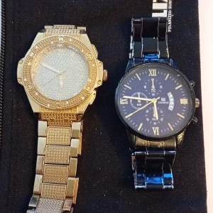 2 snyggar klockor  - 2 st klockor som ej används  