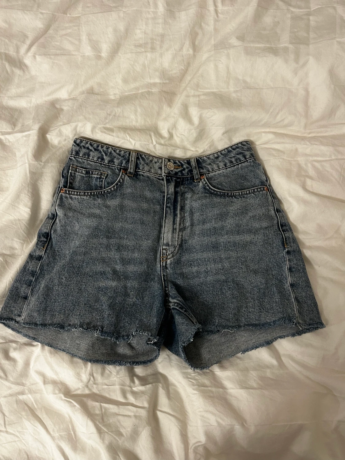 Högmidjade shorts 