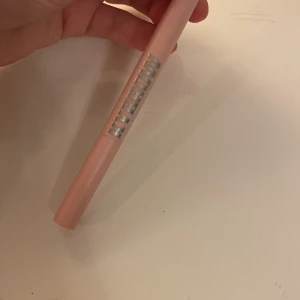 Kylie  - Till för highlighter på små områden. Fin men lite för mörk för mig