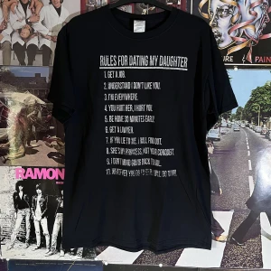 Vintage tröja - Perfekt för dig som planerar på skaffa barn:) tycker lite sprickor i trycket! Dm vid frågor:)