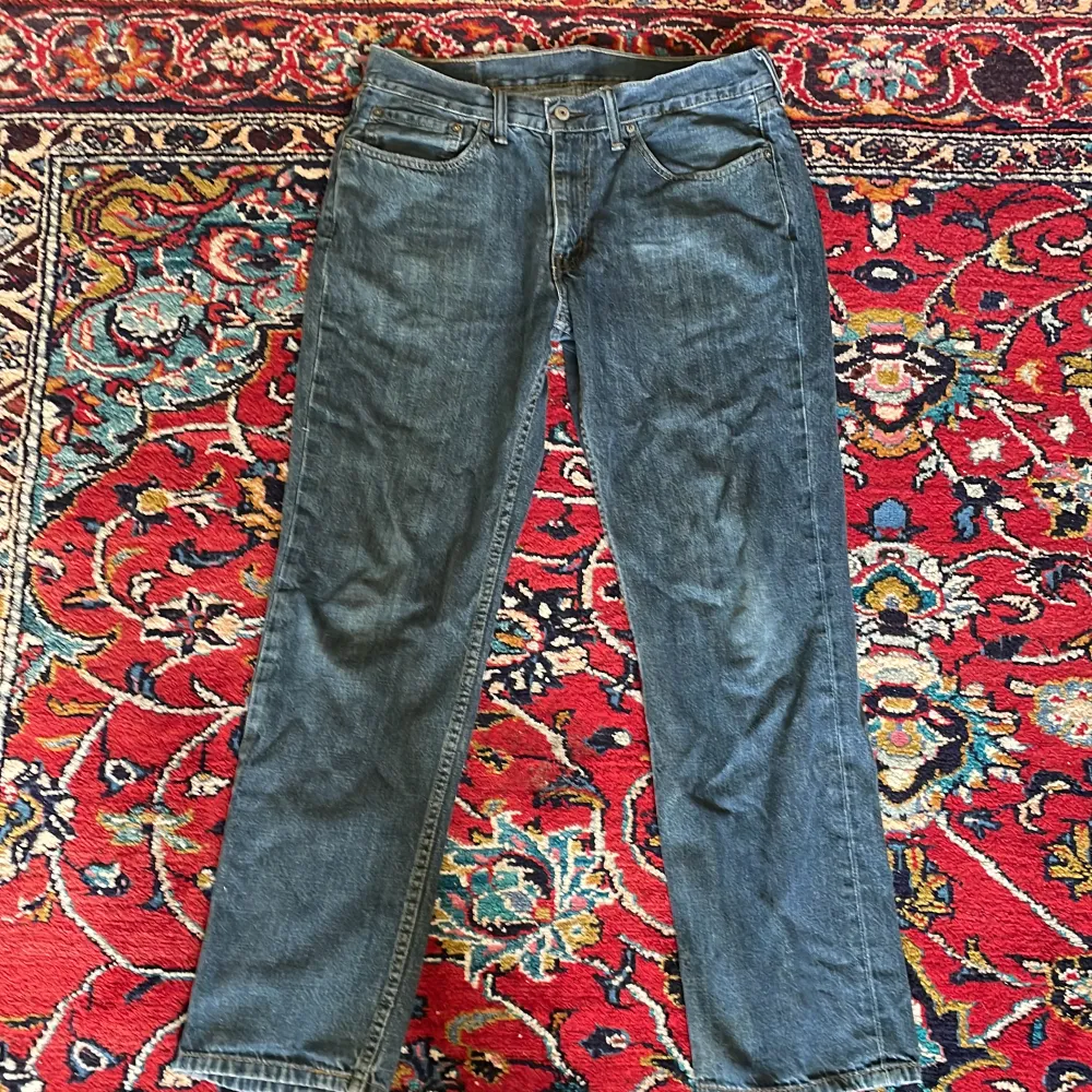 Levi’s jeans i bra skick som tyvärr är för stora för mig. . Jeans & Byxor.