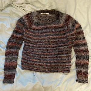 Vintage Sweater  - thrifted sweater, perfect for the autumn and winter as it’s quite warm. nice colours and has cute details like thumb holes in the sleeves!! feel free to message me about the price! 