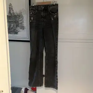 Raka lösa jeans från zara.   Köpare står för frakt 