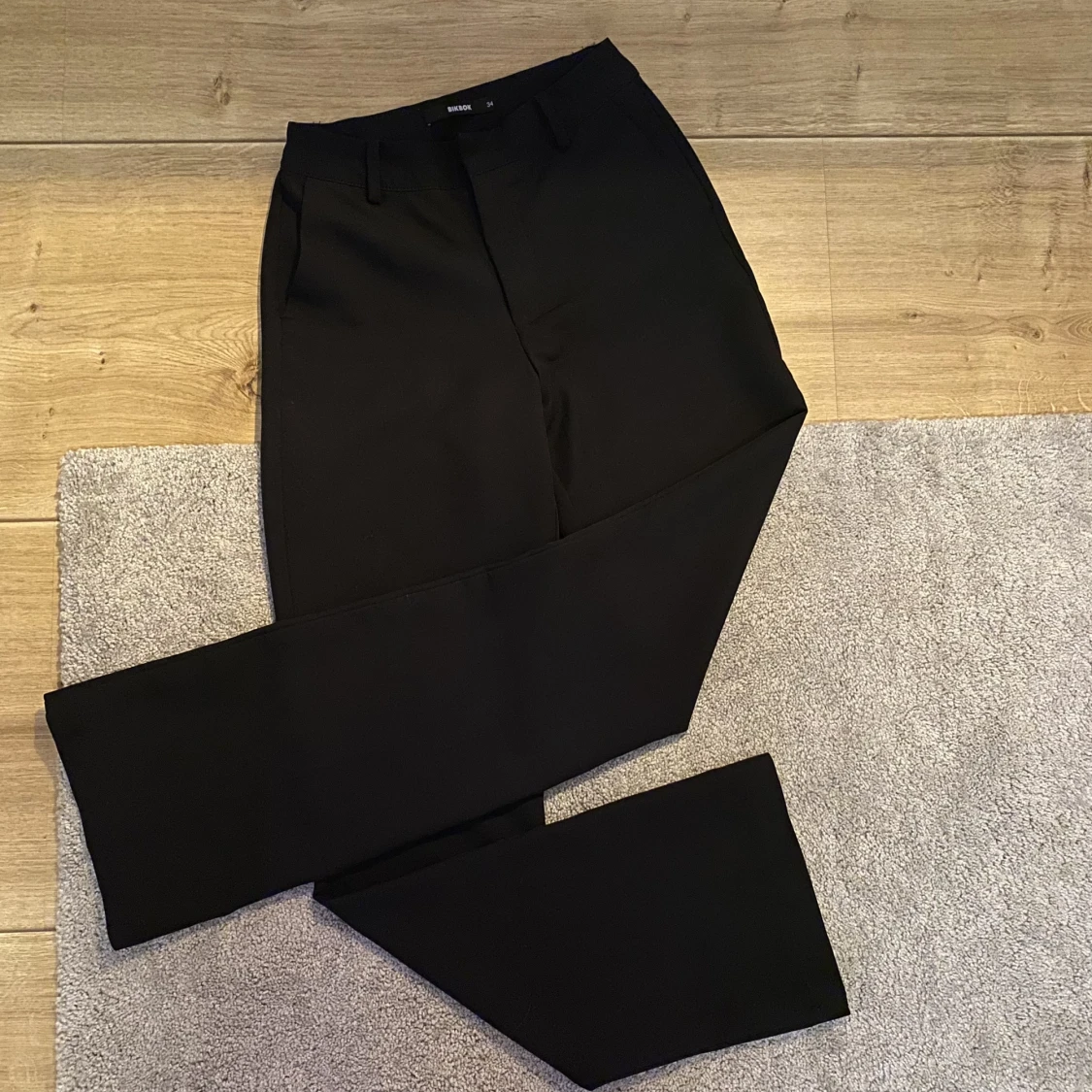 snygga bikbok kostymbyxor👌🏽 - 90