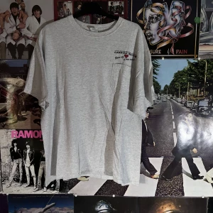 Vintage T-shirt  - Otroligt bra Cond, roligt tryck och perfekt för dig som gillar cardio:) dm vid frågor:)