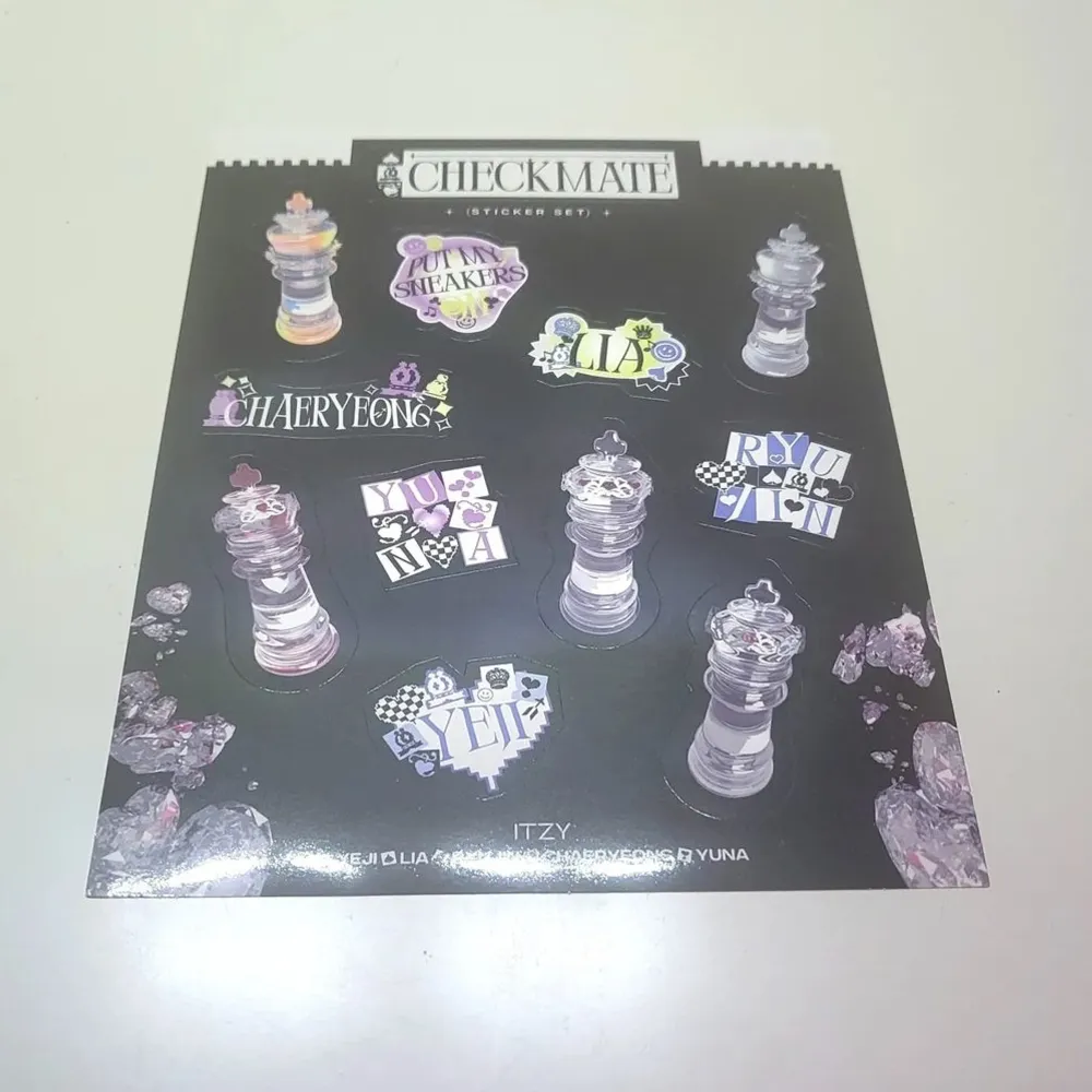 Itzy stickers from their album checkmate  Proofs on instagram @chaeyouh DO NOT BUY IMMEDIATELY!! YOU WILL NOT BE REFUNDED DM ME To BUY. Övrigt.
