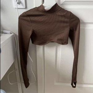 Topp - En brun topp ifrån H&M i storlek XS helt ny