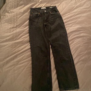 Midrise jeans - Finns inte på hemsidan