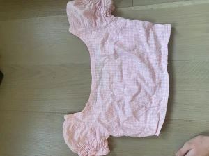 Rutig croptop - Rosa rutig jättesöt croptop! Strl S/M.