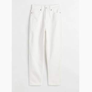 Vita jeans från H&M. Använda 1 gång. Säljer pga att de är för stora☺️ Nypris 249kr