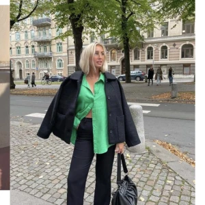 Höst/vår jacka  - Säljer denna jacka från monki. Nypris 600, inga defekter. Kom privat för fler bilder 💓