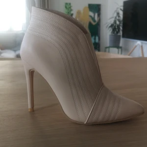 Stövletter högklack - Nya klackar. 