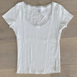 Brandy Melville topp - Säljer en brandy Melville topp, nyskick! Skriv för fler bilder!💗💗