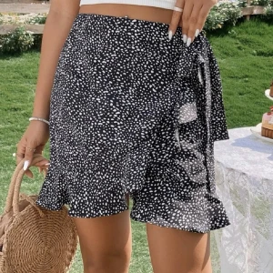 Volang kjol  - Knappt använd 