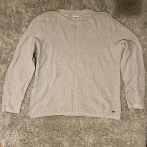 Vintage Dobber 1974 Tröja - Vit vintage tröja. Används några gånger men är i bra skick. Storlek small. Kontakta om fler bilder. Pris kan diskuterar privat.☺️☺️