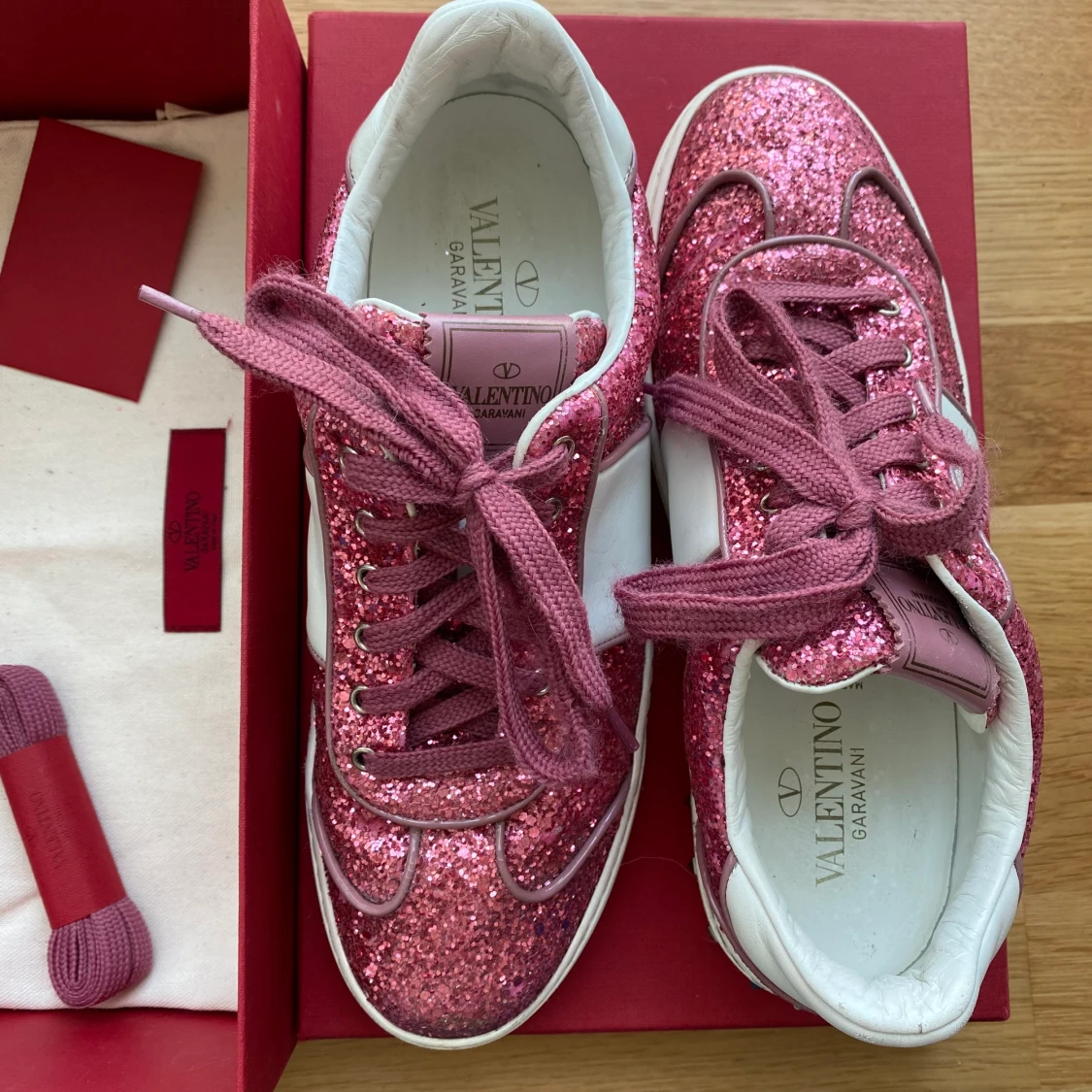 VALENTINO GLITTER TRAINERS - 90