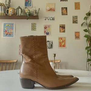 Bruna boots - Helt otroligt fina skinn-boots