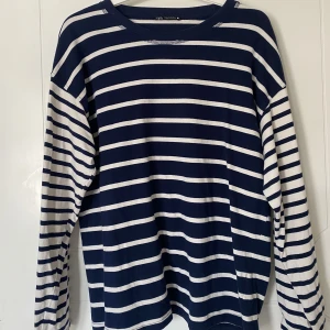 Tröja - Knappt använd långärmadtröja från zara.
