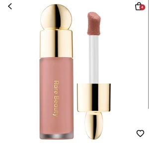 Rare beauty blusht - Intresseannons på min rare beauty Blush som inte är använd, den är helt ny och är i färgen hope. (Den på bilden)  Ny pris: 299kr Köparen står för frakt