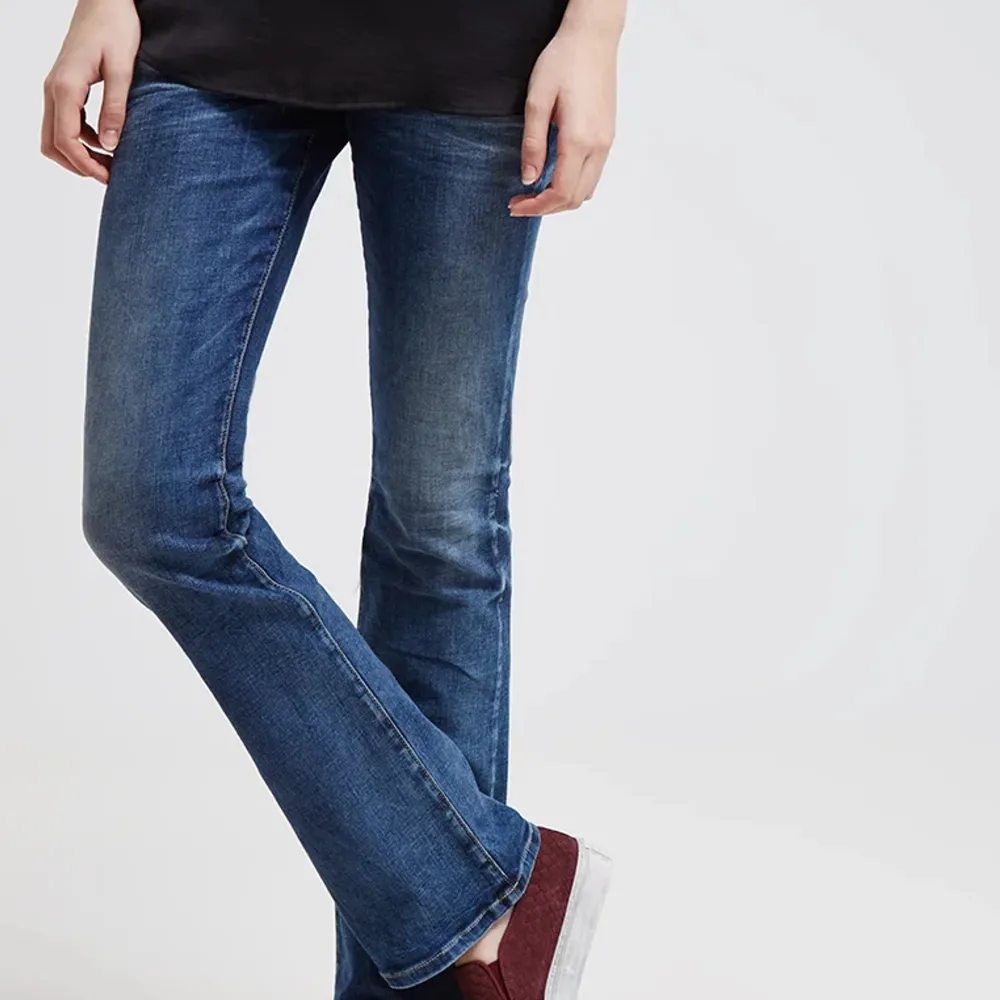 Så snygga lågmidjade jeans från ltb i modellen valerie!! Tyvärr lite stora och långa på mig (är ca 164 cm) men annars magisk passform😇😇. Jeans & Byxor.
