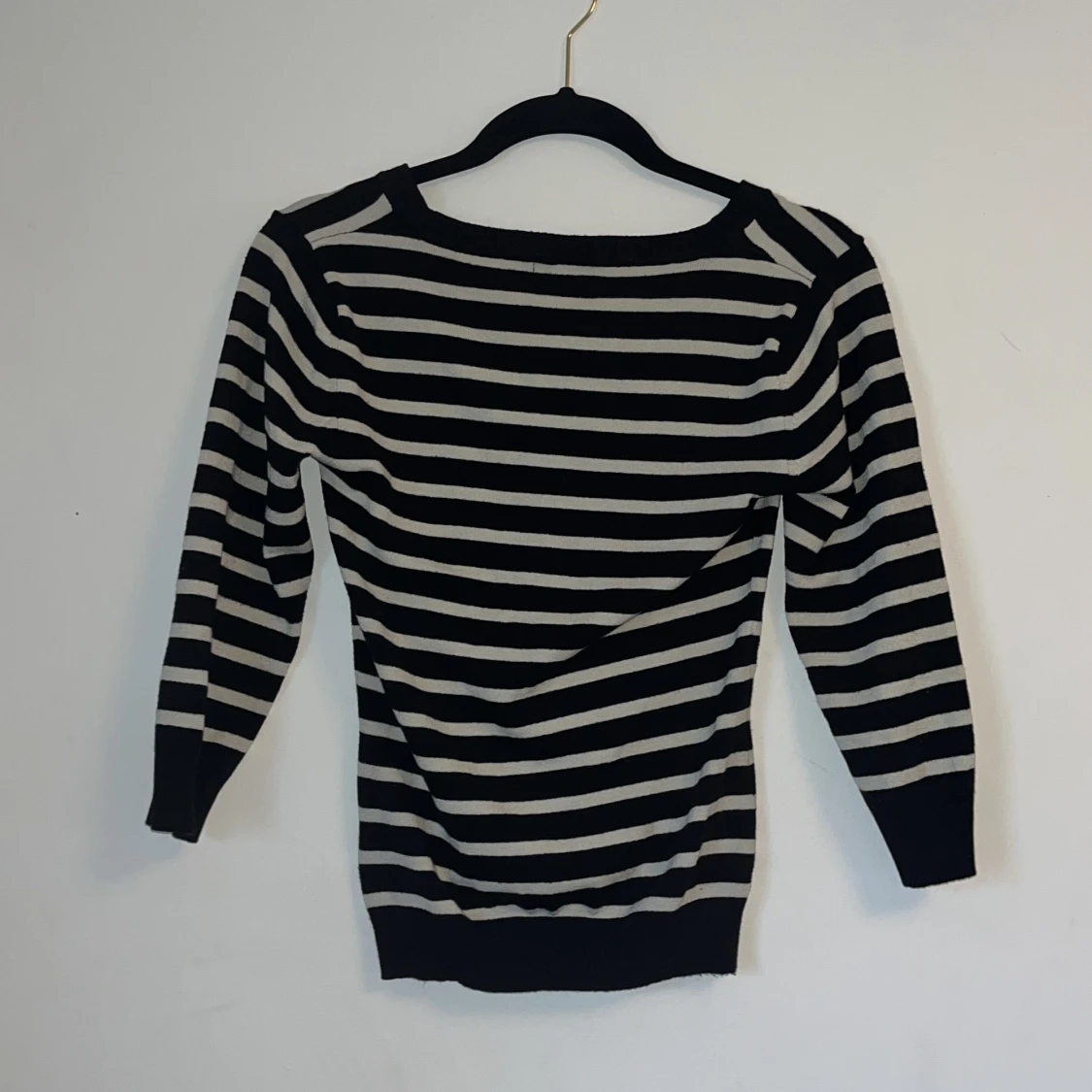 Randig svartvit tröja  - 90