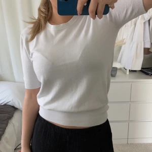 Tröja  - Säljer denna tröjan som aldrig har kommit till användning. Från zara men tror ej den går att få tag på längre❤️