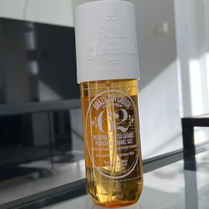 Sol de janeiro brazilian crush 62 - Inte mycket använd, se bild för hur mycket som finns kvar.  Luktar jätte gott men kommer inte till användning.  240 ml 