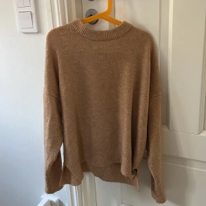 Stickad tröja  - En tunnare stickad tröja i storlek xs