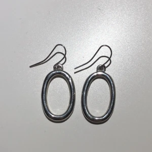 Örhängen  - Pris 45 kr + frakt