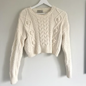 Urban Outfitters tröja - En superfin stickad tröja från Urban Outfitters! Knappt använd så den är i fint skick!