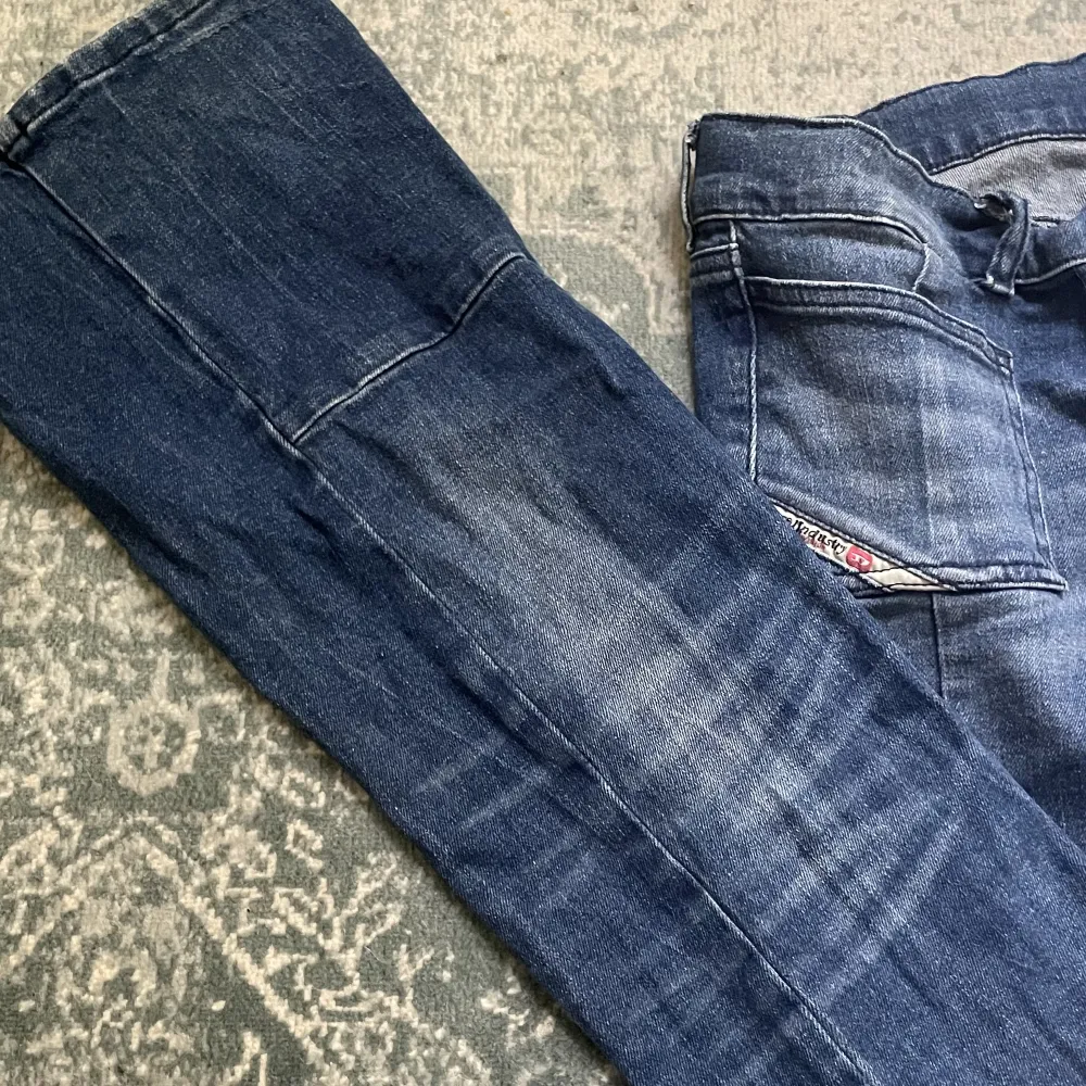 Säljer dessa diesel jeans på grund av att jag köpte fel storlek. Bra skick!. Jeans & Byxor.